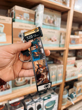 Cargar imagen en el visor de la galería, Llavero Carrete Fotografico