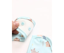 Cargar imagen en el visor de la galería, Babero Impermeable The Three Little Pigs