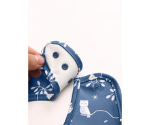 Cargar imagen en el visor de la galería, Babero Impermeable Magical Forest