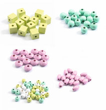 Cargar imagen en el visor de la galería, Perlas de madera Hojas y flores