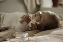 Cargar imagen en el visor de la galería, SONAJERO DE MUÑECA FAIRY GARDEN LITTLE D