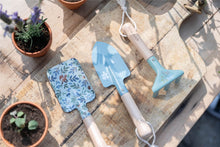 Cargar imagen en el visor de la galería, SET HERRAMIENTAS JARDÍN FSC FOREST FRIENDS