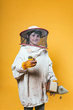 Cargar imagen en el visor de la galería, SOUND BOTLLE Bees
